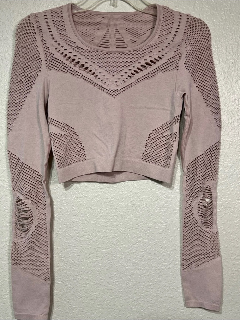 ALO Yoga Blush Pink Long Sleeve Crochet Seamless Crop Top - Picture 2 of 3